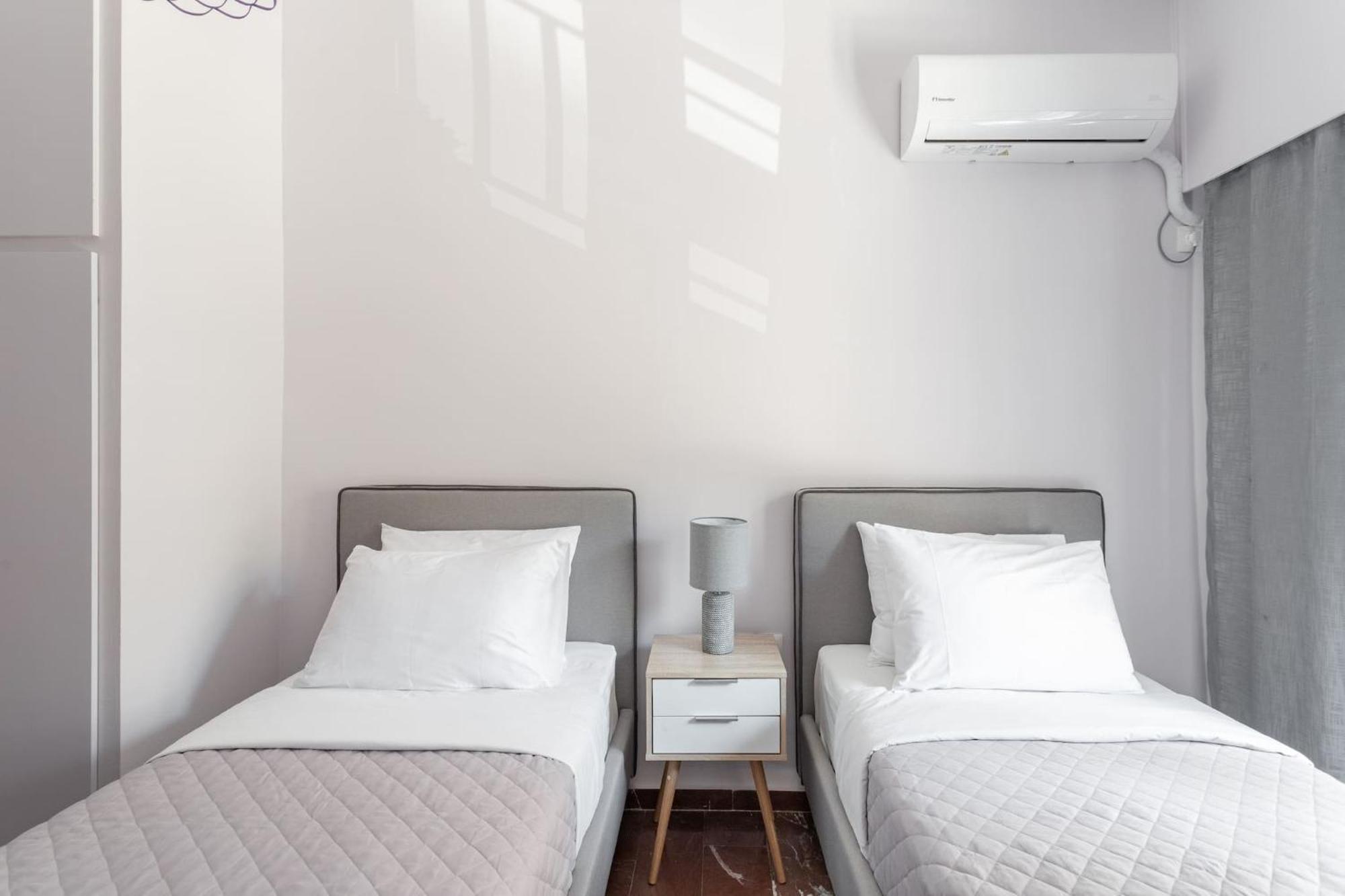 Explore History From A Chic Central Apartment Athens Exterior photo