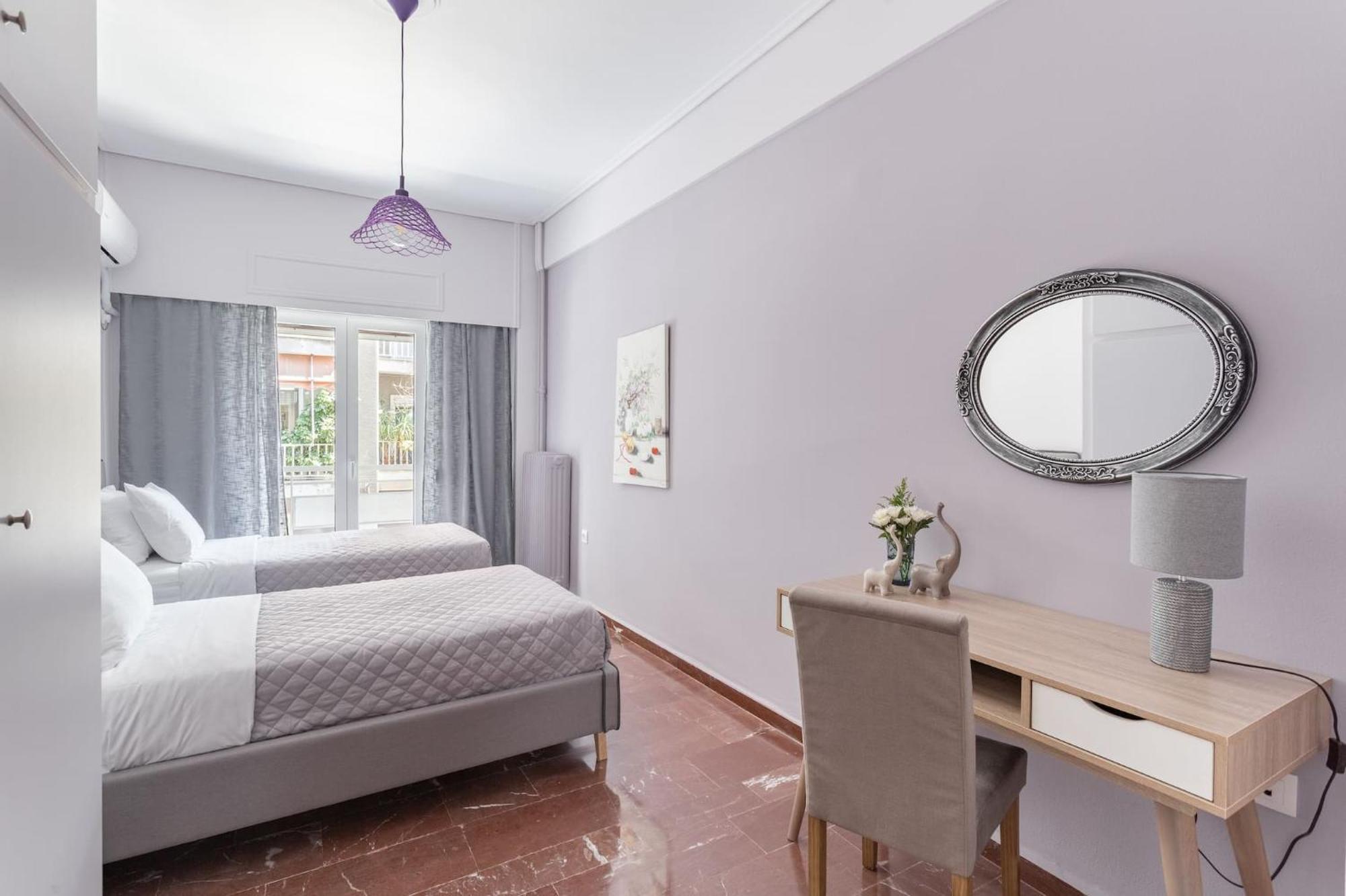 Explore History From A Chic Central Apartment Athens Exterior photo